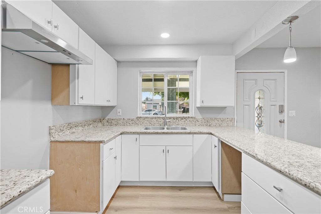 1314 S Mountain View