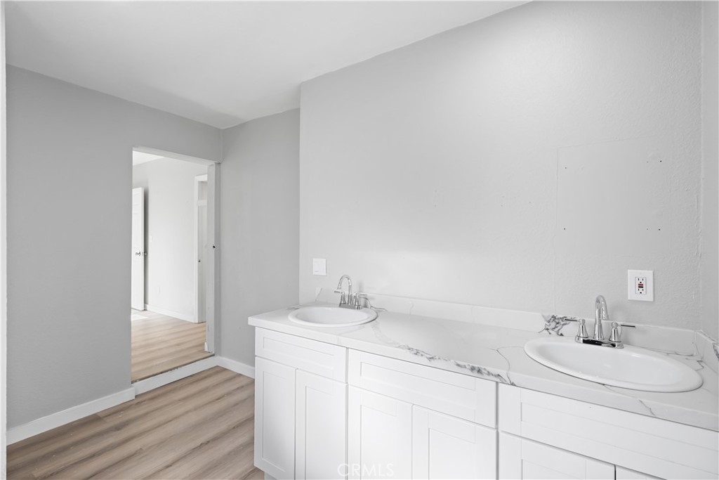 1314 S Mountain View