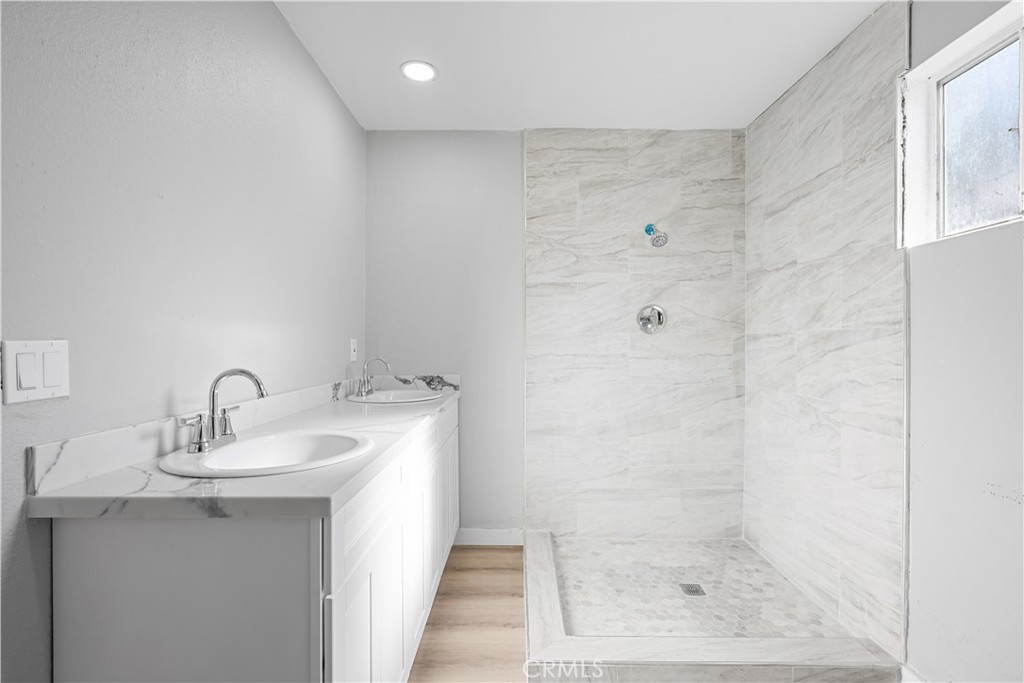 1314 S Mountain View