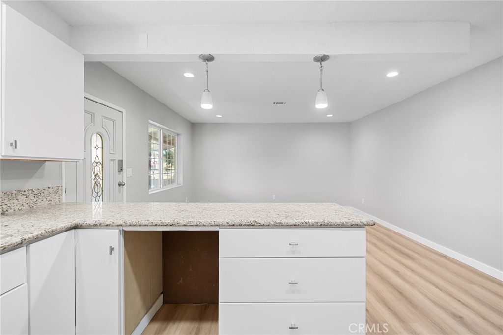 1314 S Mountain View