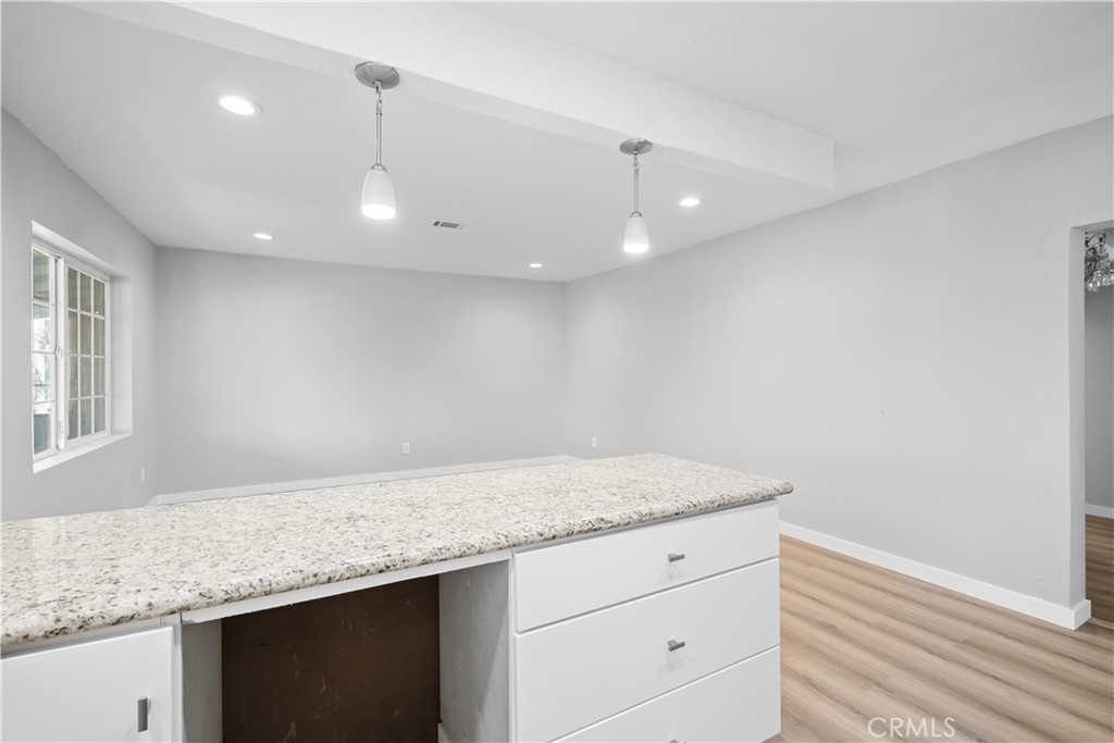 1314 S Mountain View