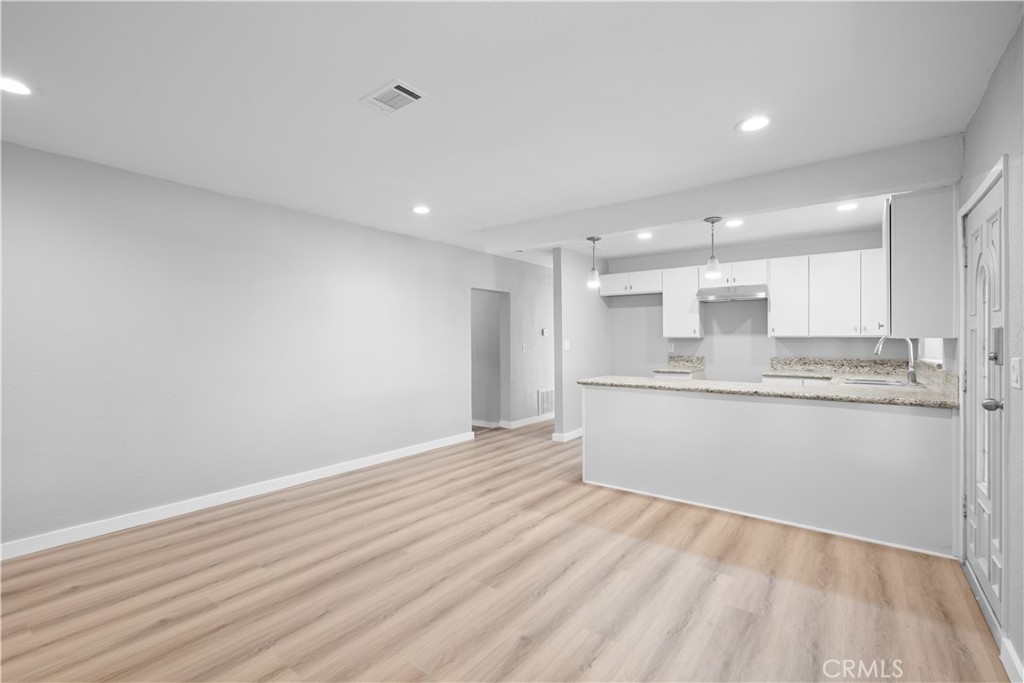 1314 S Mountain View