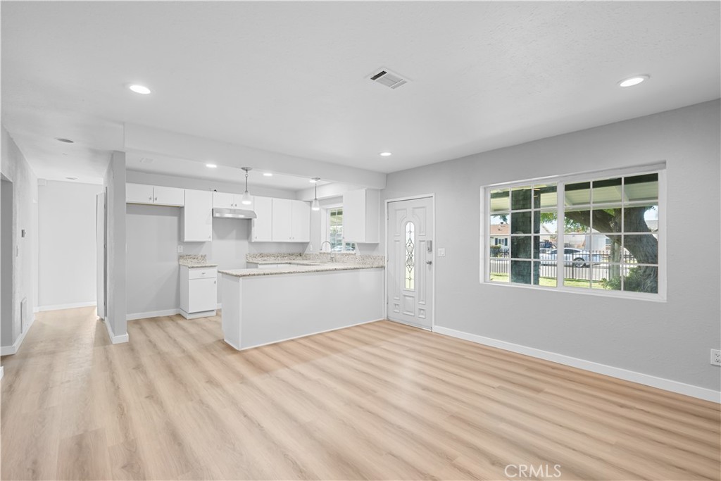 1314 S Mountain View
