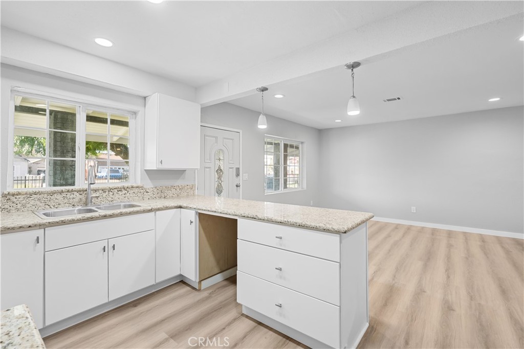 1314 S Mountain View