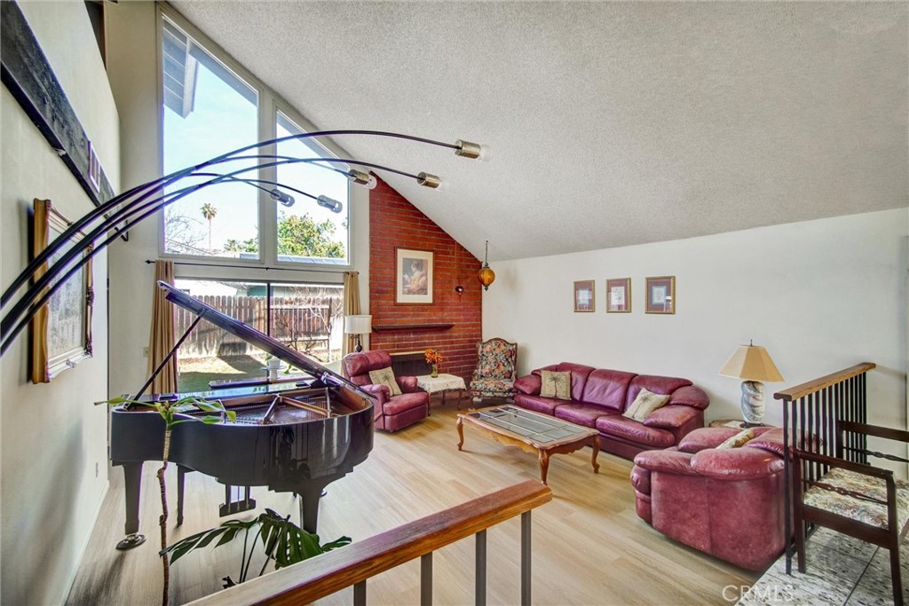 9545 Calle La Cuesta