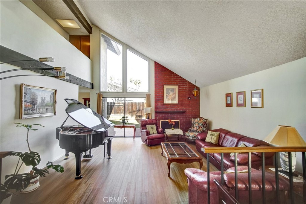 9545 Calle La Cuesta