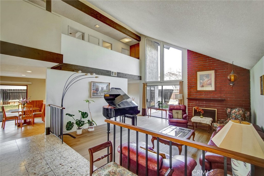 9545 Calle La Cuesta