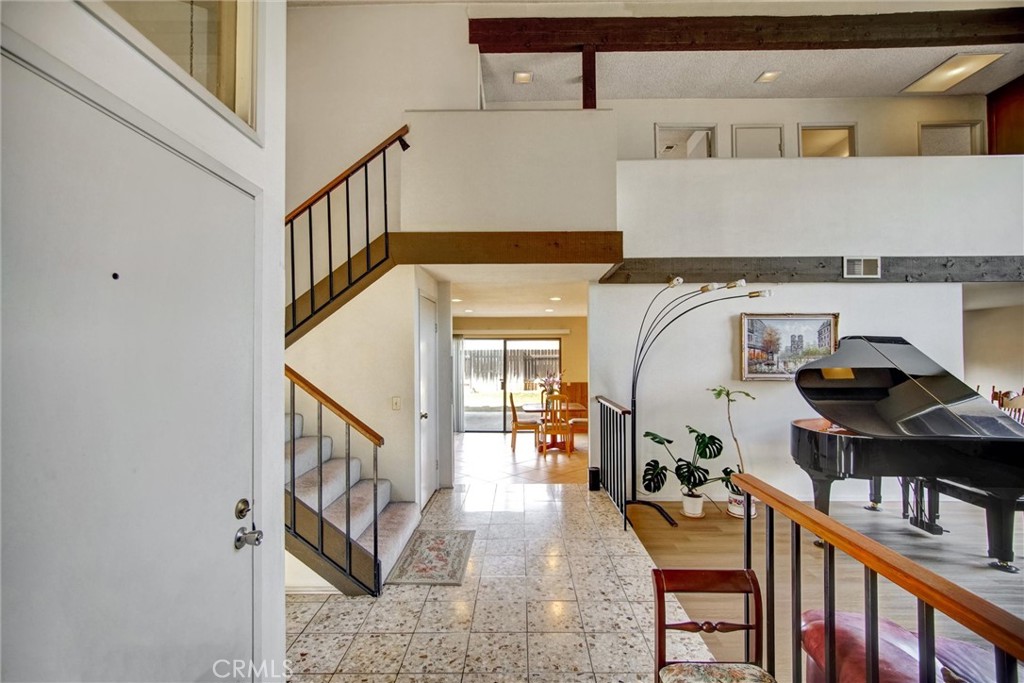 9545 Calle La Cuesta