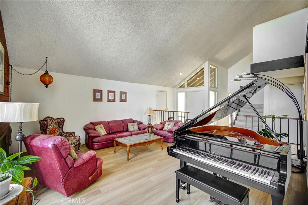 9545 Calle La Cuesta