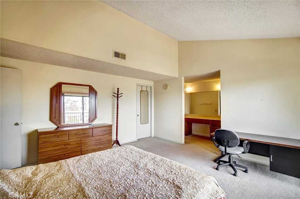 9545 Calle La Cuesta