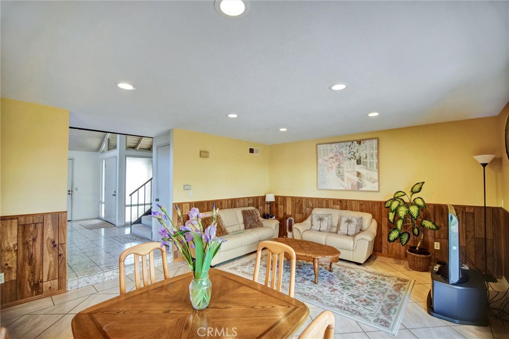 9545 Calle La Cuesta