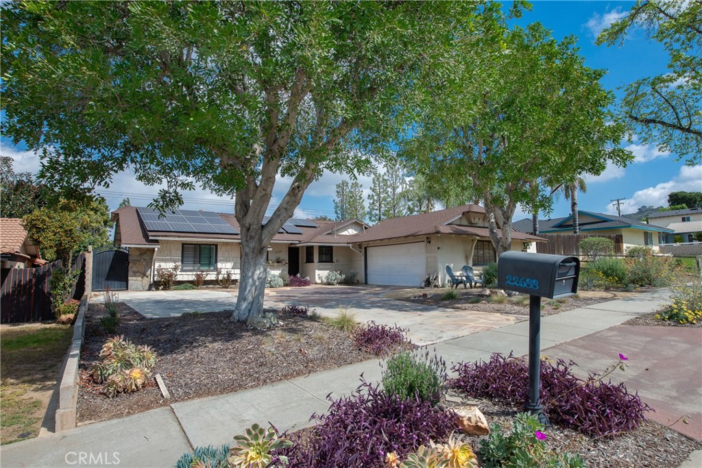 22688 La Paix Street