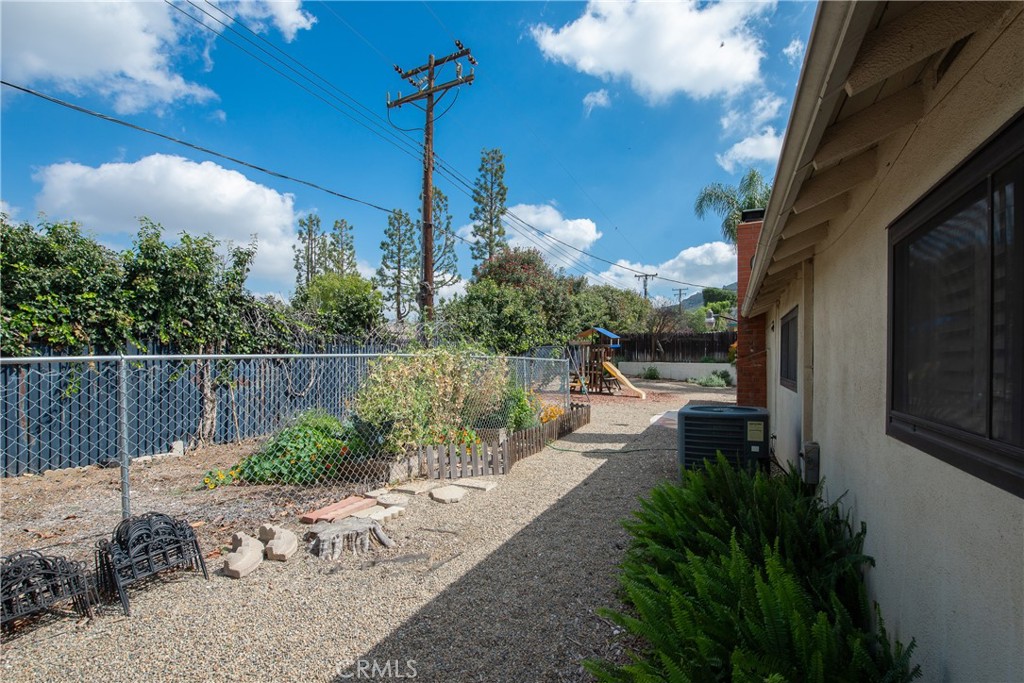 22688 La Paix Street