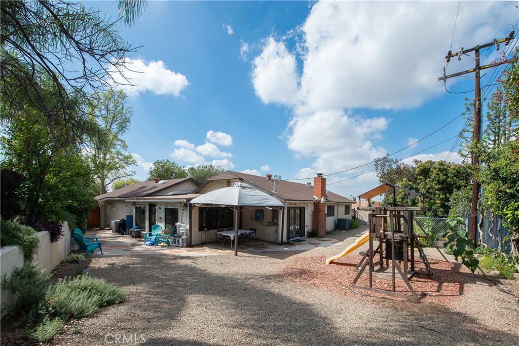 22688 La Paix Street