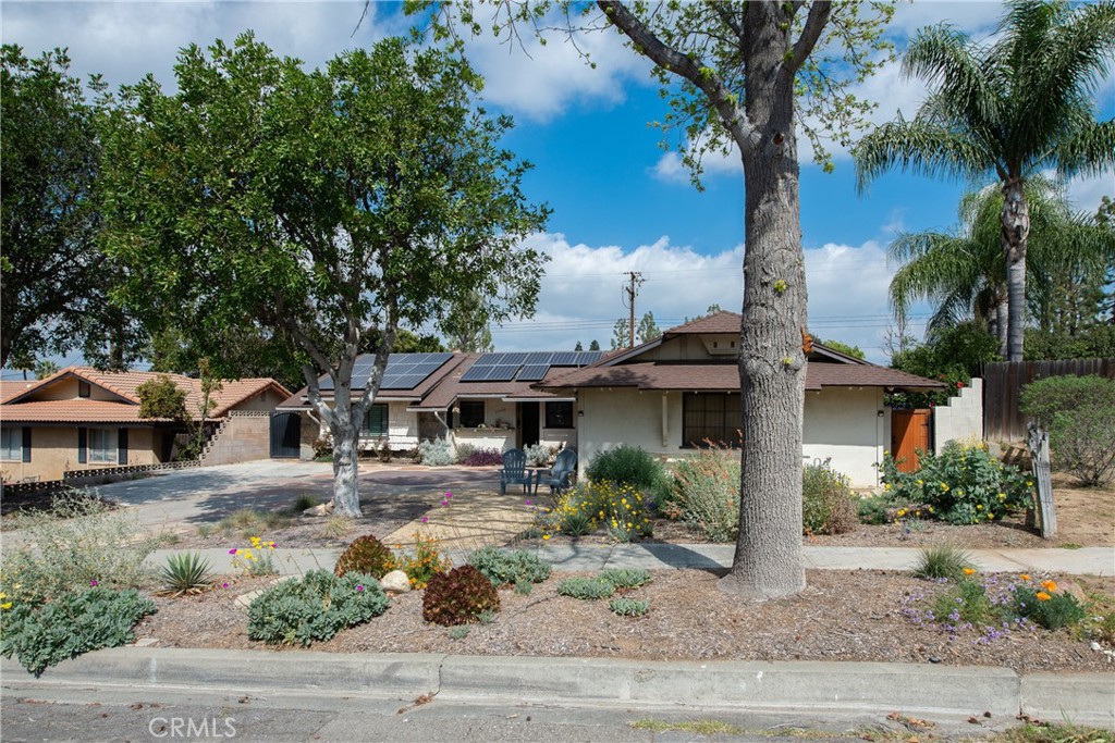 22688 La Paix Street