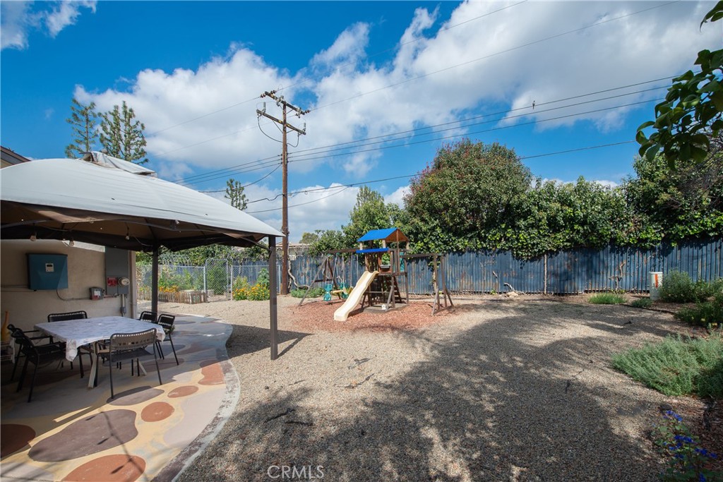 22688 La Paix Street