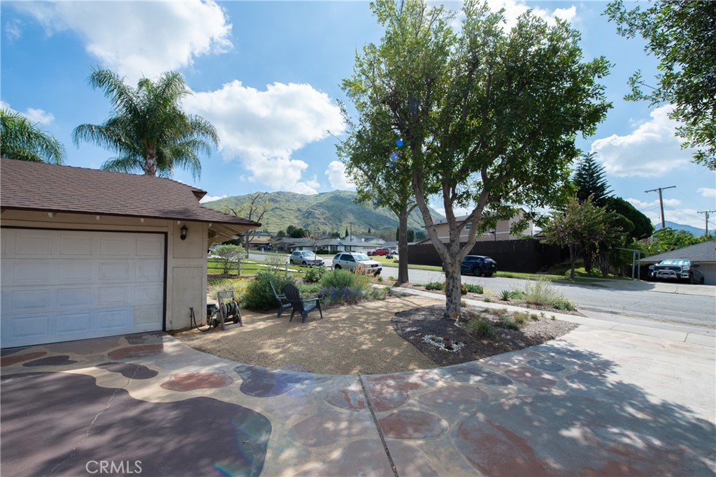 22688 La Paix Street