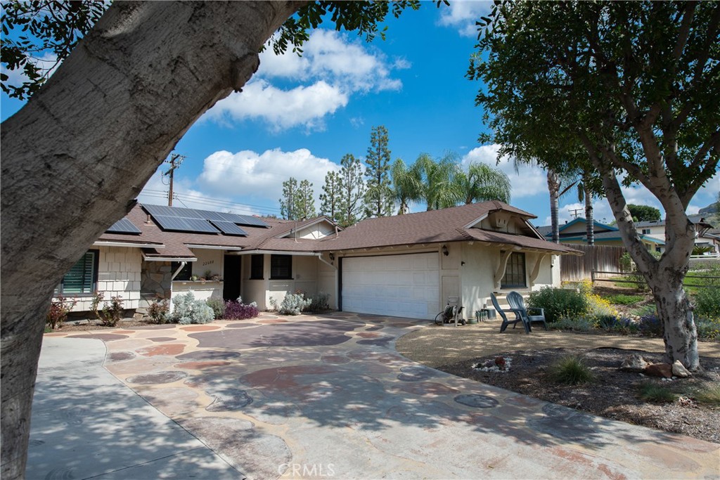 22688 La Paix Street