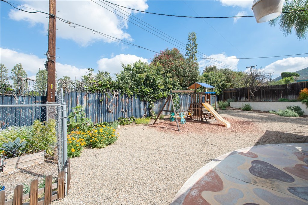 22688 La Paix Street