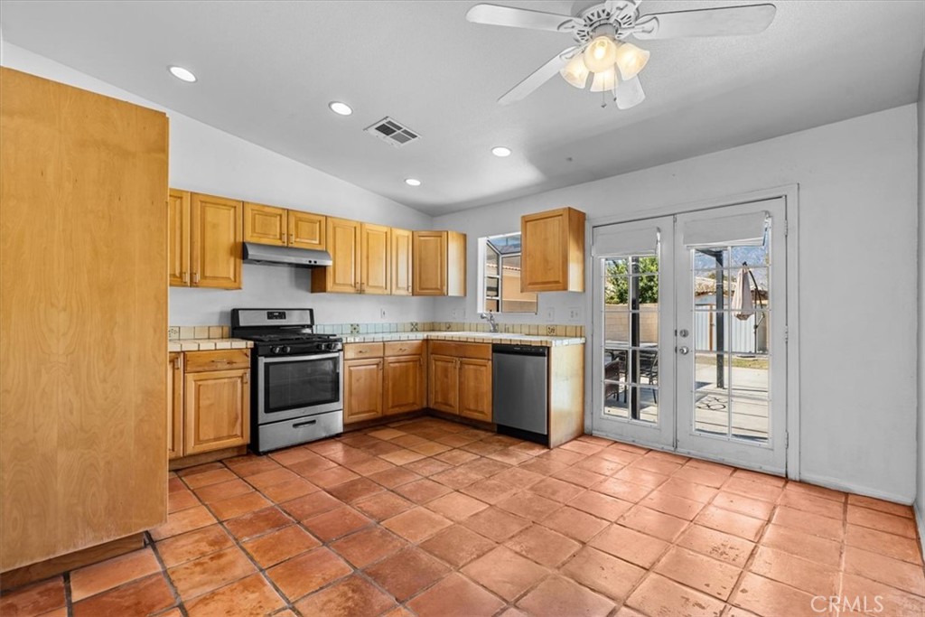 32205 Cathedral Canyon
