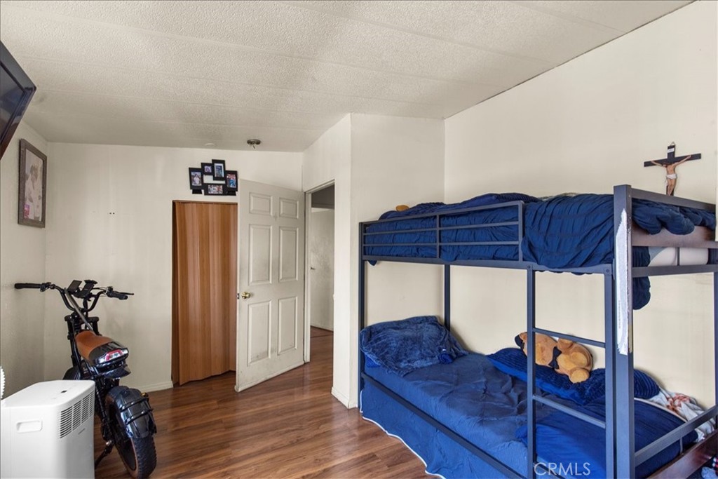 9080 Bloomfield Avenue 33