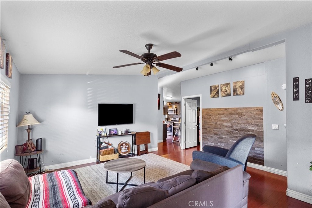 9080 Bloomfield 126