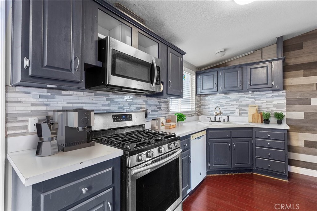 9080 Bloomfield 126