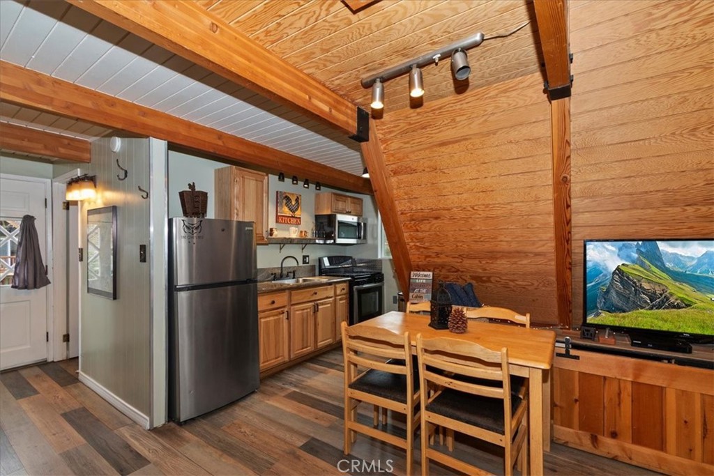 609 Villa Grove