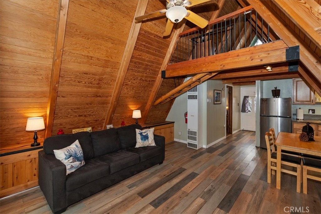 609 Villa Grove