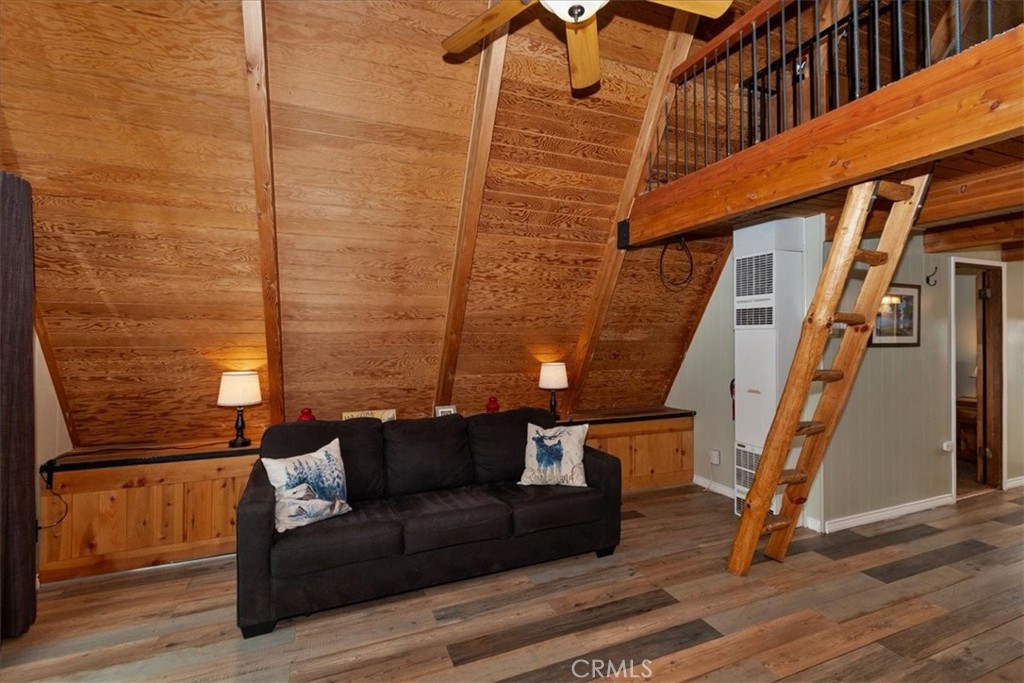 609 Villa Grove