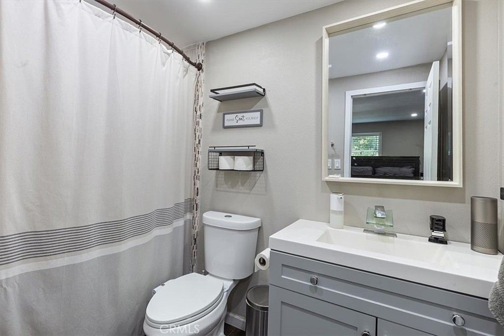 9080 Bloomfield Avenue 293