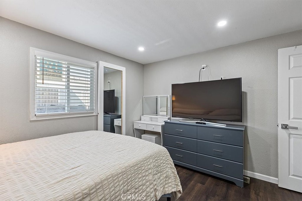 9080 Bloomfield Avenue 293