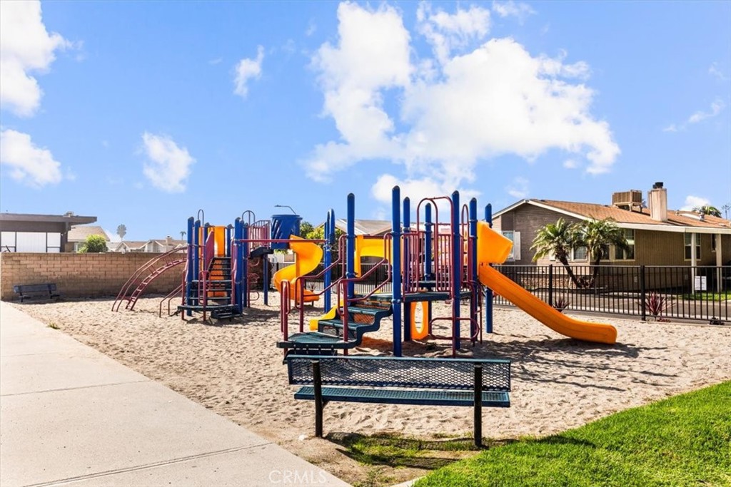 9080 Bloomfield Avenue 293