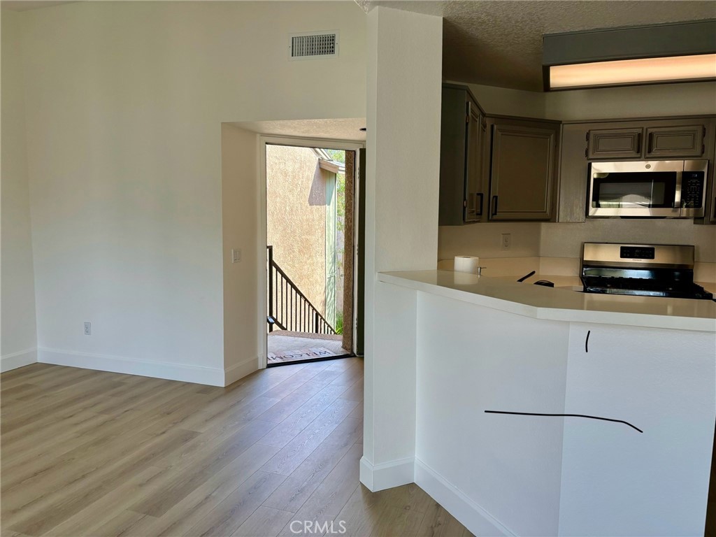 2612 Avenida Del Vista 203