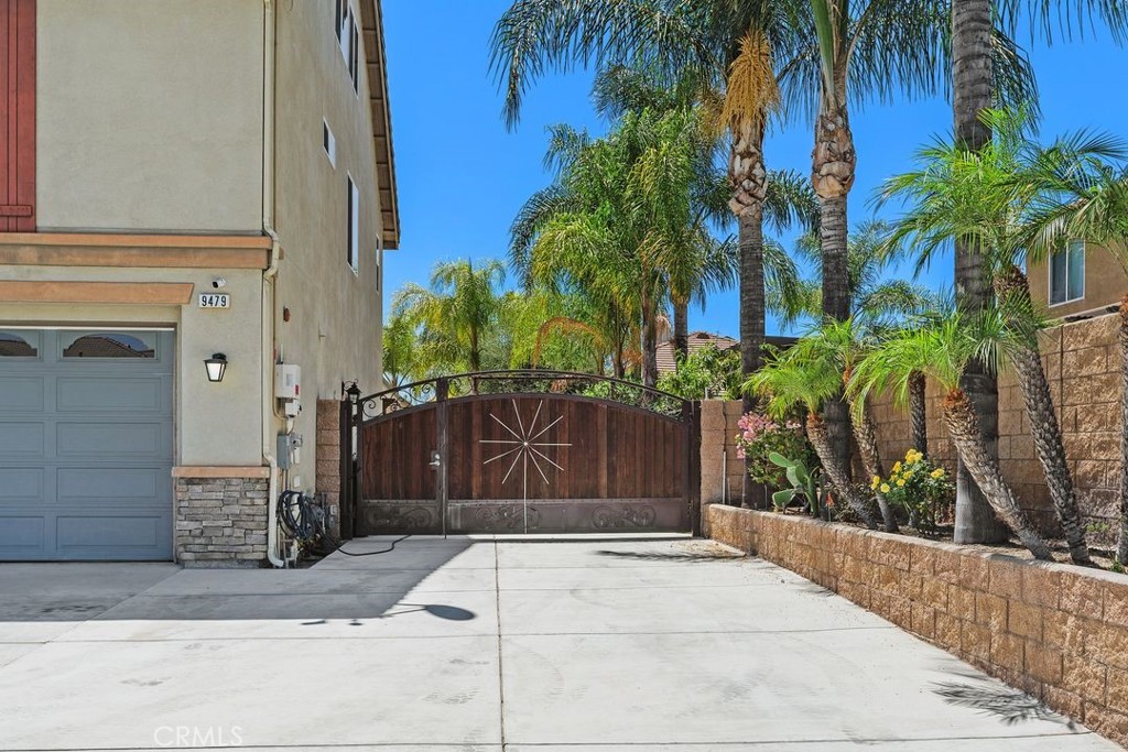9479 Lost Grove