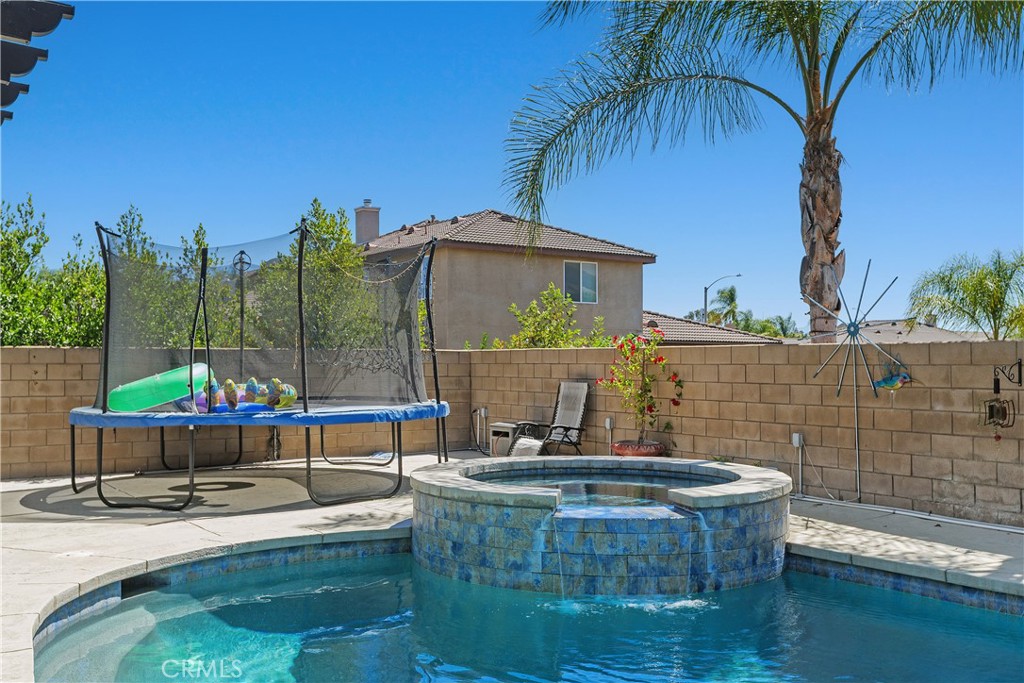 9479 Lost Grove
