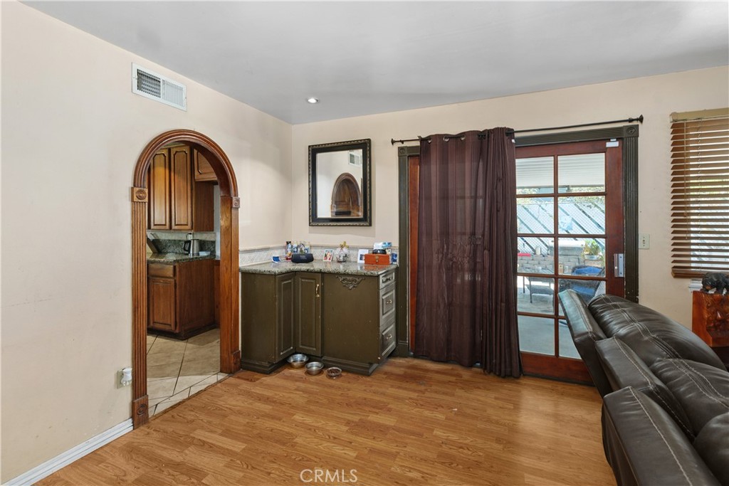 726 W Hacienda