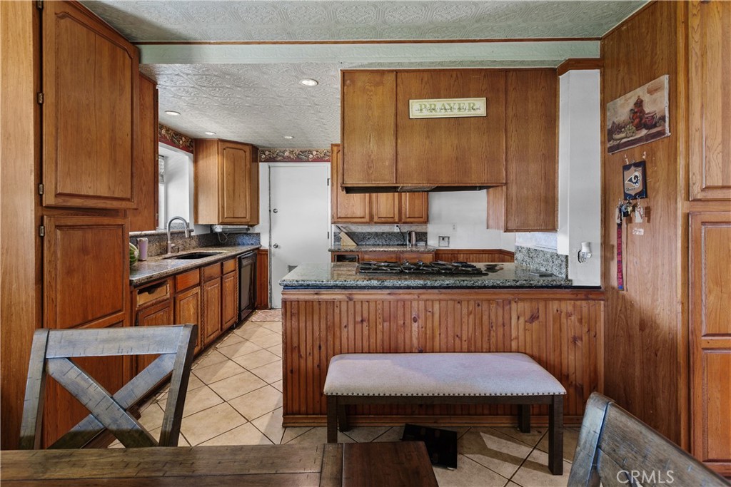 726 W Hacienda