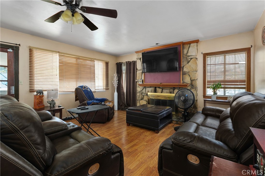726 W Hacienda
