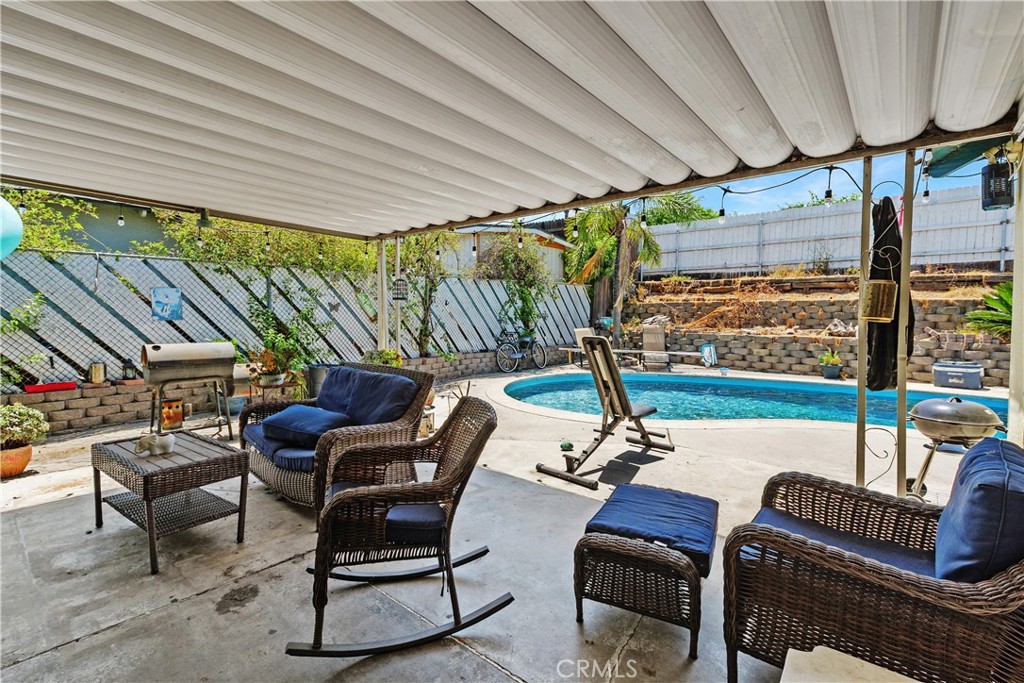 726 W Hacienda
