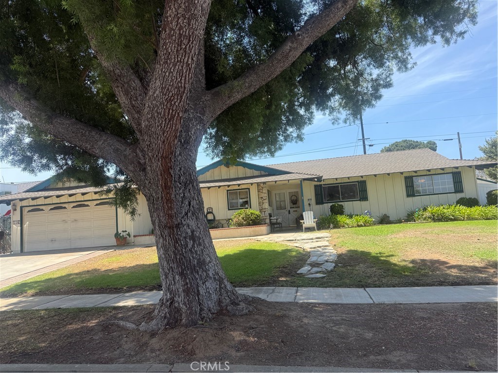 726 W Hacienda
