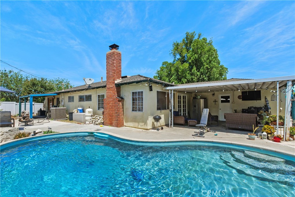 726 W Hacienda