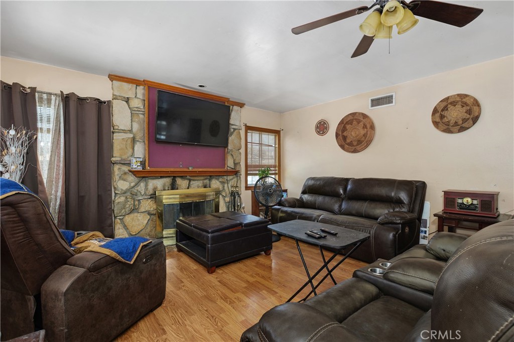 726 W Hacienda