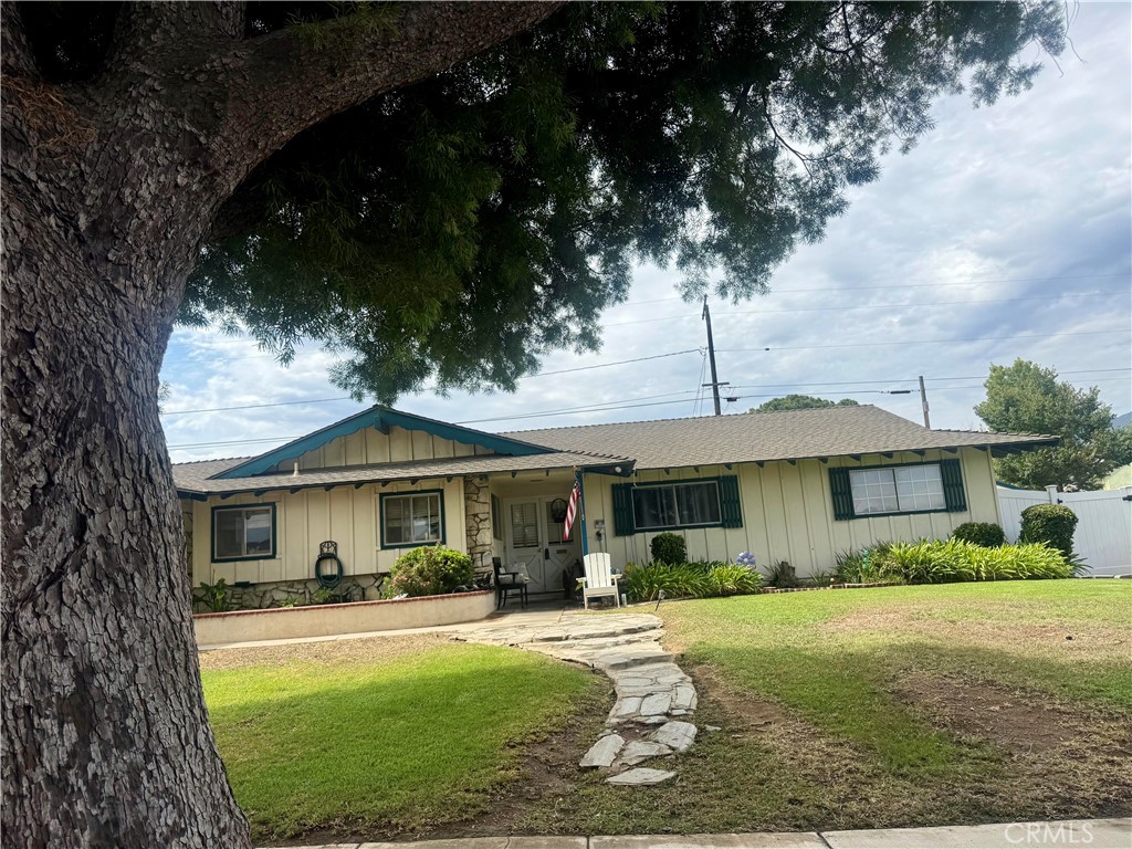 726 W Hacienda