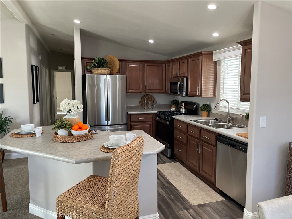 655 E Main Street 44