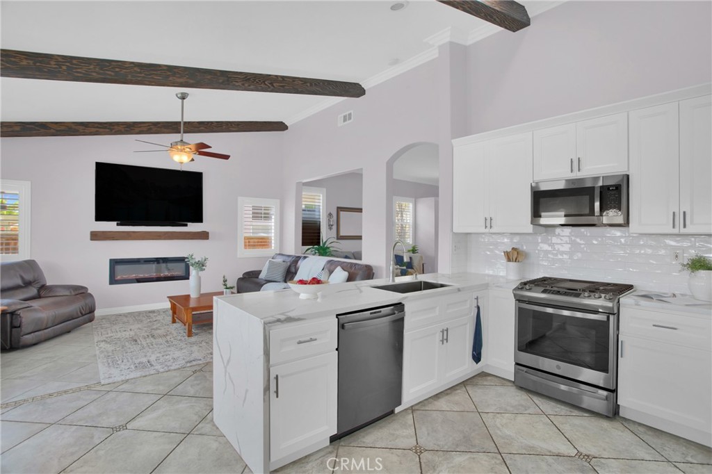 30413 Avenida Caylee