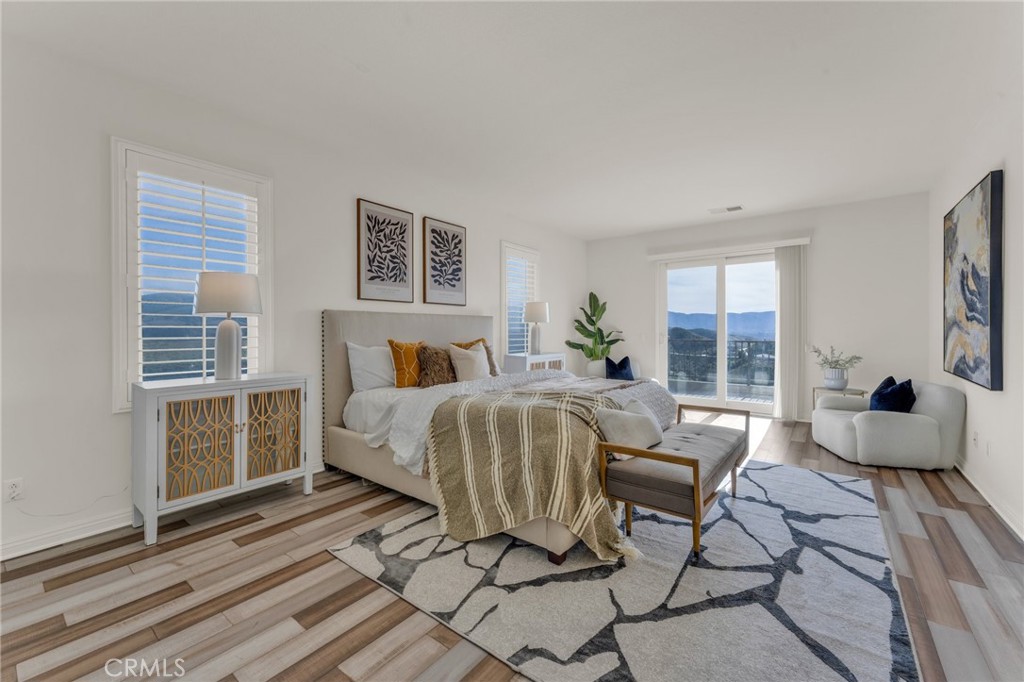 16749 Crescent Glen Court