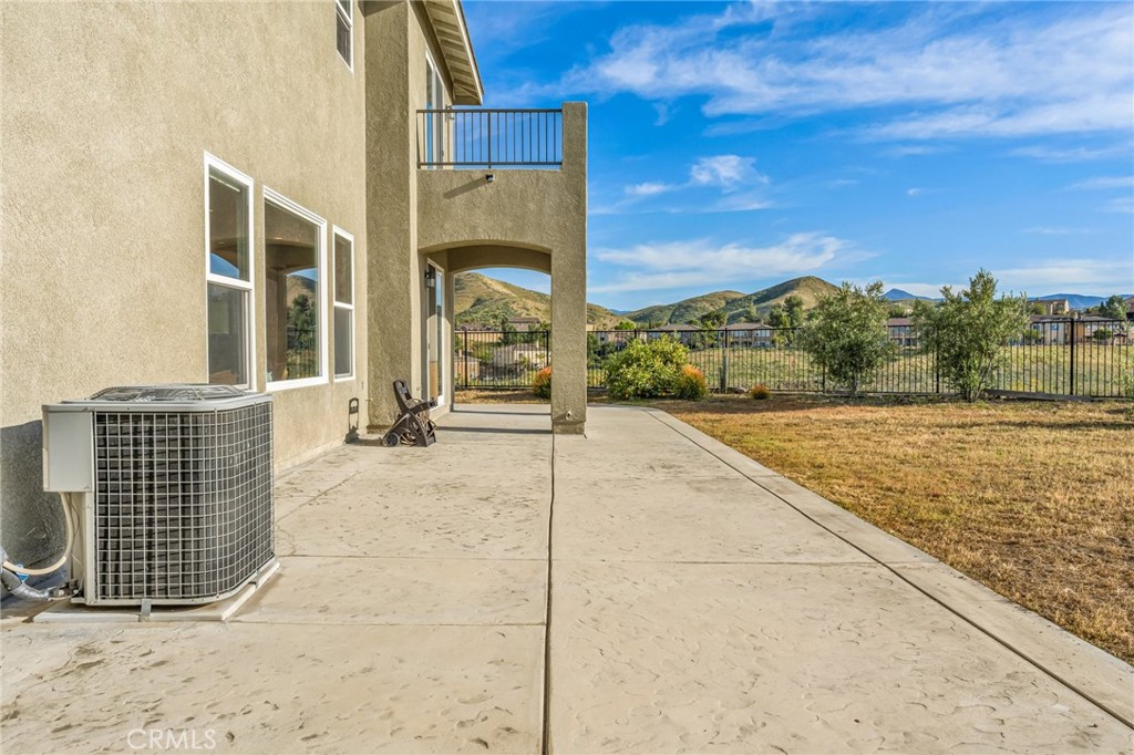 16749 Crescent Glen Court