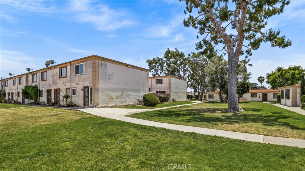 1001 E Camile Street F4