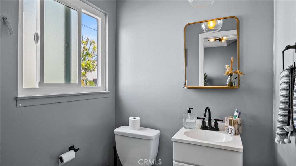 1001 E Camile Street F4